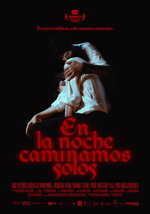 En la noche caminamos solos